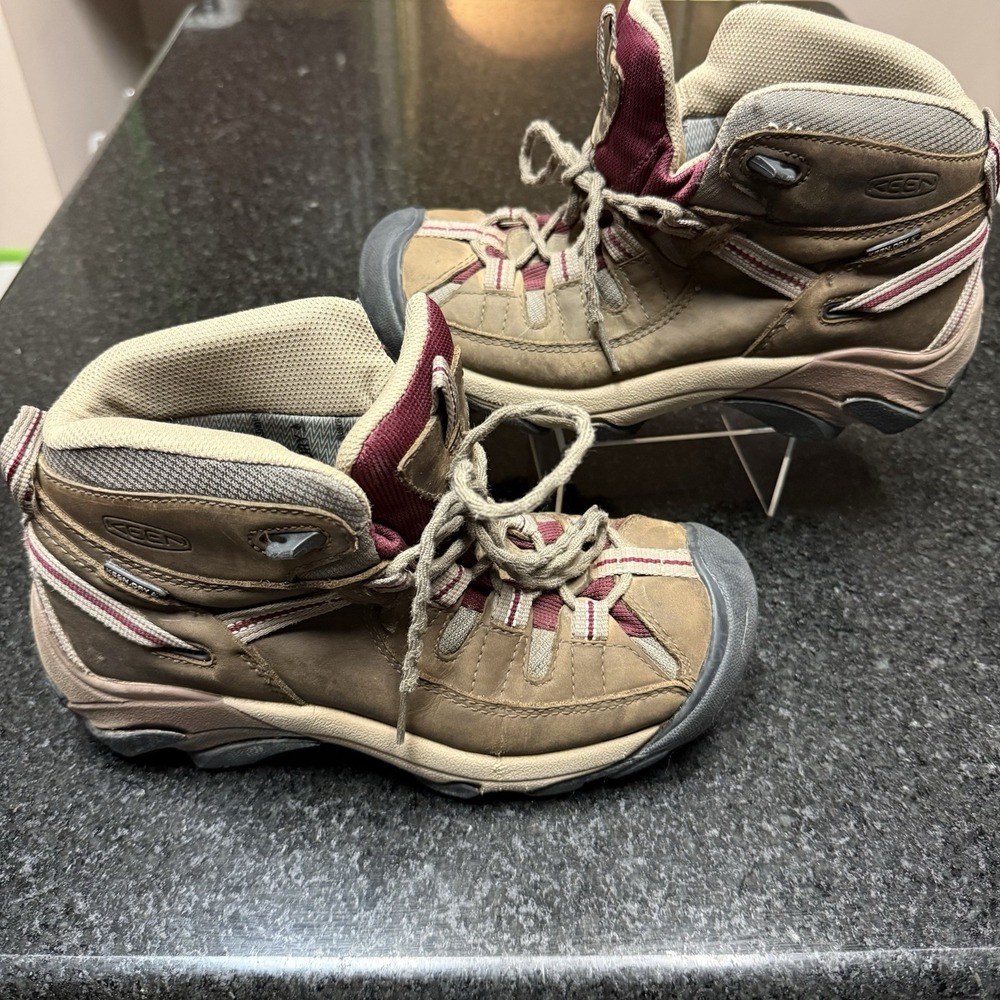 KEEN Voyageur Mid Waterproof Hiking Boots Womens 8 Brown Burgundy 5217-BOPR